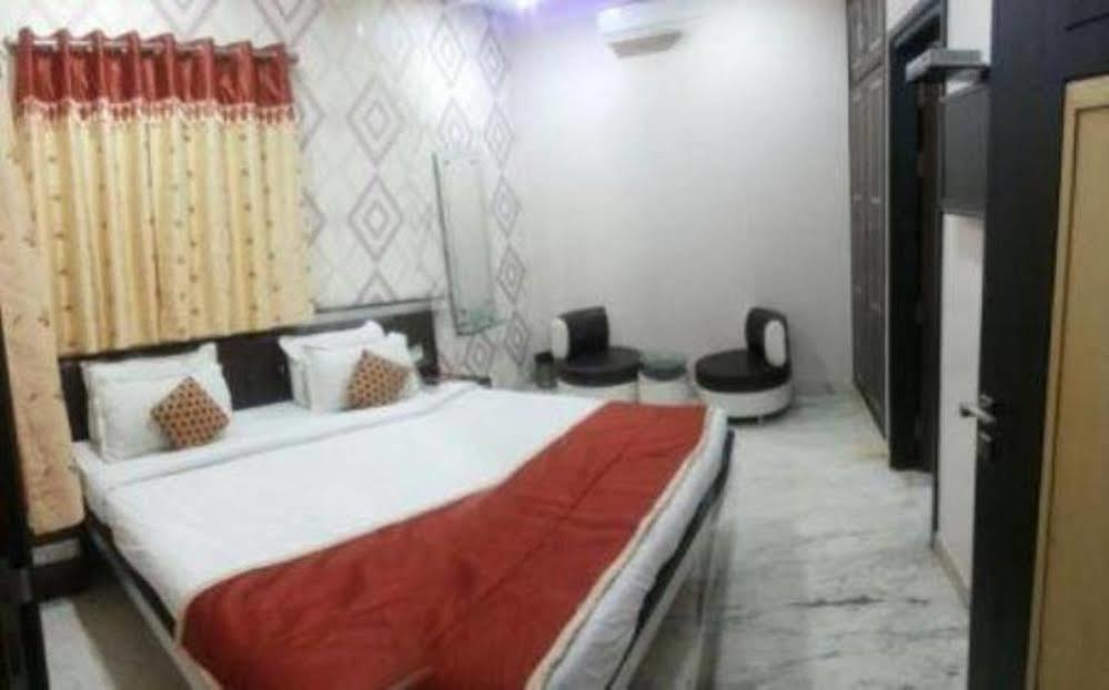 Star Hotel Agra  Buitenkant foto