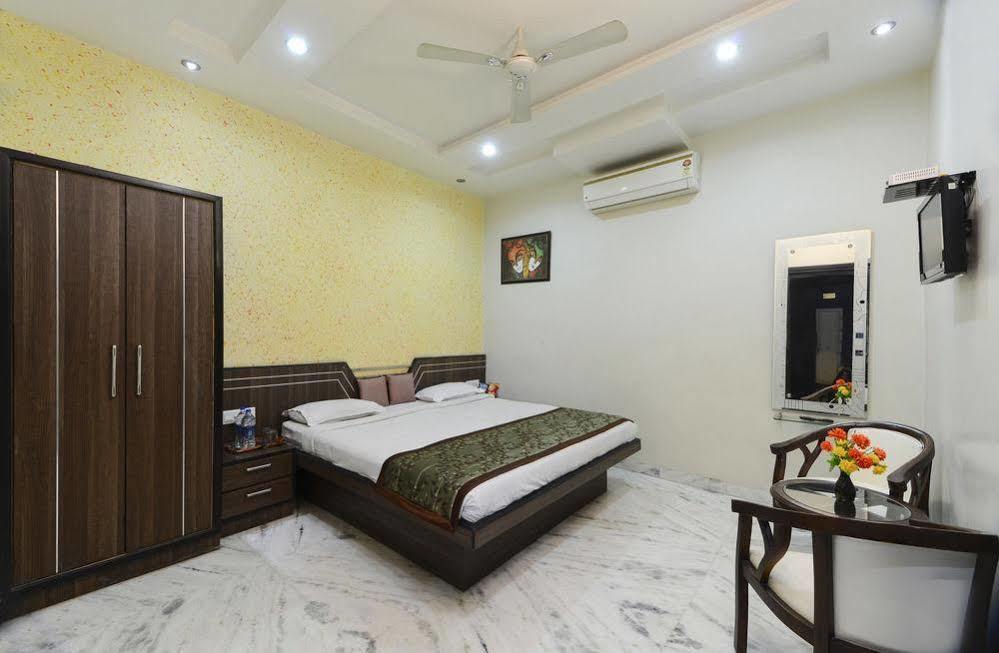 Star Hotel Agra  Buitenkant foto