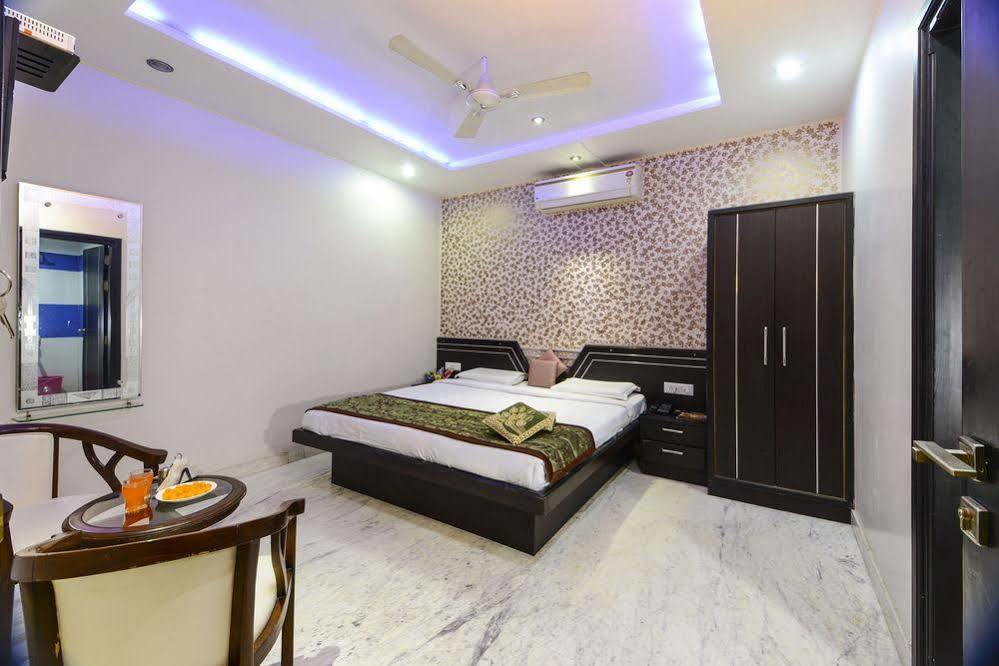 Star Hotel Agra  Buitenkant foto